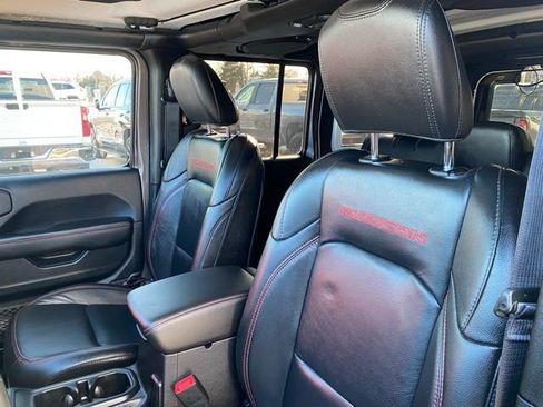 Used 2018 Jeep Wrangler Unlimited Rubicon AWD/4WD image 12