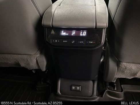 Used 2020 Toyota Highlander XLE FWD image 27