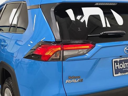 Used 2019 Toyota RAV4 LE w/ All Weather Liner Package AWD/4WD image 30