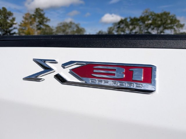 Used 2025 GMC Sierra 1500 SLT w/ SLT Premium Plus Package AWD/4WD image 15