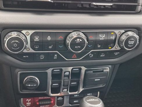 Used 2024 Jeep Gladiator Mojave w/ Safety Group AWD/4WD image 28
