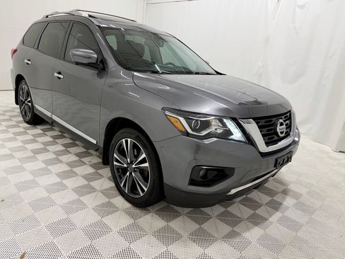 Used 2017 Nissan Pathfinder Platinum image 4