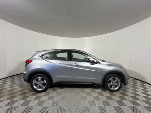 Used 2017 Honda HR-V LX image 8