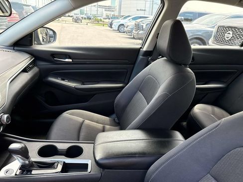 Used 2025 Nissan Altima 2.5 SV FWD image 15