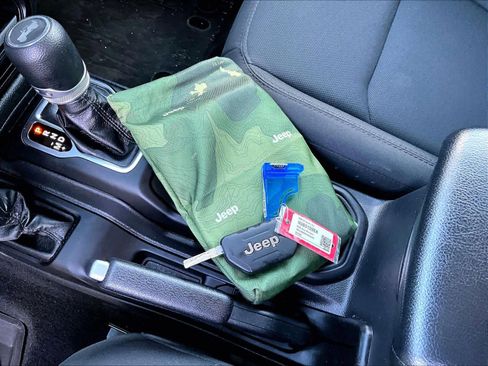 Used 2023 Jeep Wrangler Unlimited w/ Cold Weather Group image 31