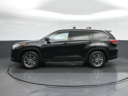 Used 2019 Toyota Highlander XLE image 4