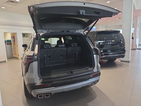 New 2026 Chevrolet Traverse Z71 w/ Driver Confidence Package image 6