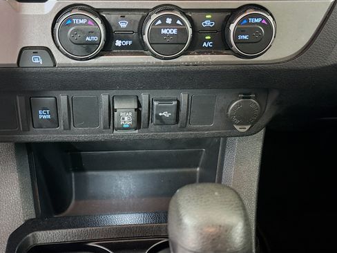 Used 2022 Toyota Tacoma SR5 RWD image 22
