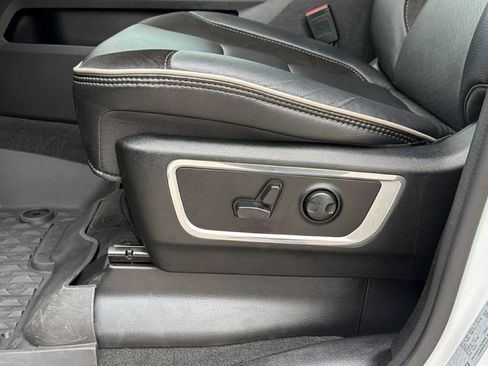 Used 2023 RAM 1500 Laramie AWD/4WD image 14