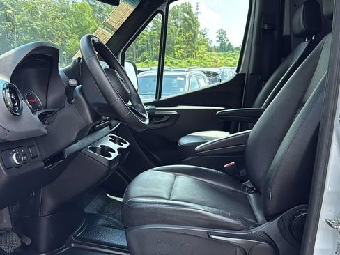 Used 2025 Mercedes-Benz Sprinter 2500 image 19