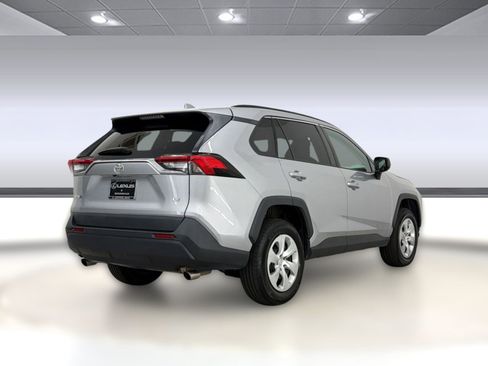 Used 2021 Toyota RAV4 LE FWD image 9
