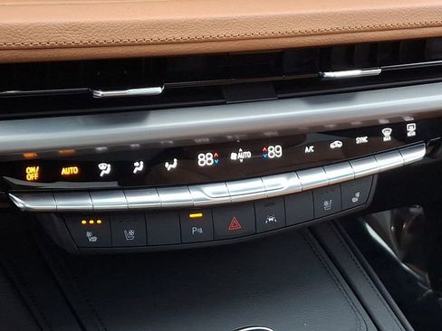 Used 2025 Cadillac XT4 Sport image 16