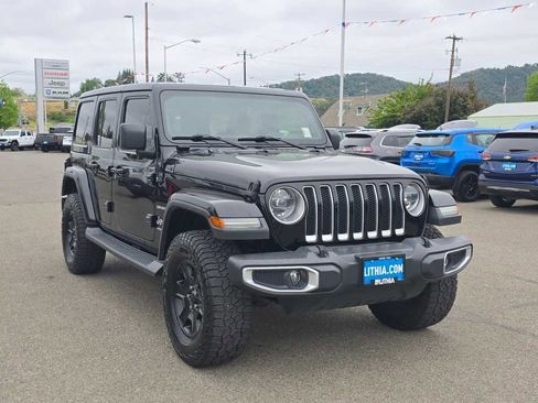 Used 2018 Jeep Wrangler Unlimited Sahara AWD/4WD image 7