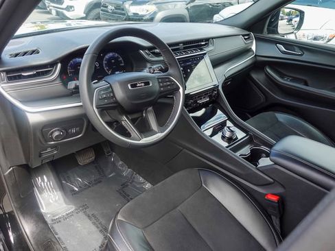 Used 2024 Jeep Grand Cherokee L Laredo AWD/4WD image 11