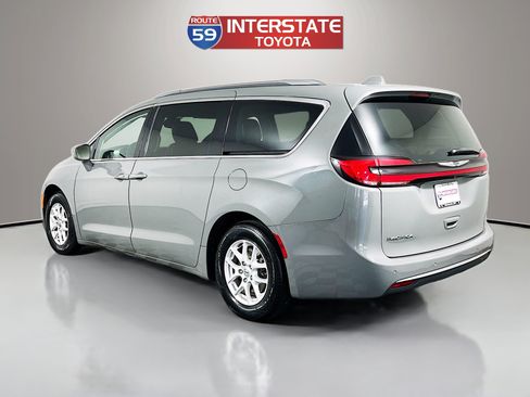 Used 2021 Chrysler Pacifica Touring-L FWD image 5