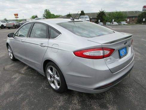 Used 2016 Ford Fusion SE w/ Equipment Group 201A image 3