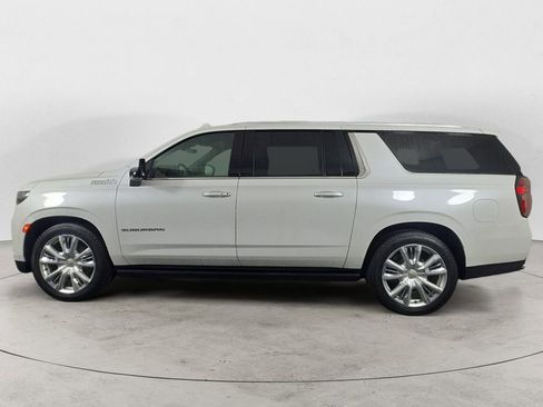 Certified 2023 Chevrolet Suburban High Country image 2