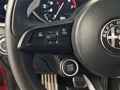 Used 2022 Alfa Romeo Giulia Veloce image 25