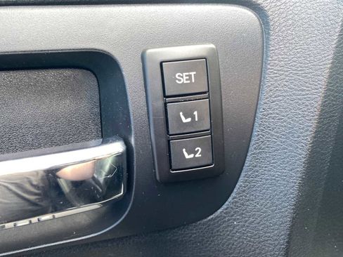 Used 2018 Toyota Tundra Platinum image 19