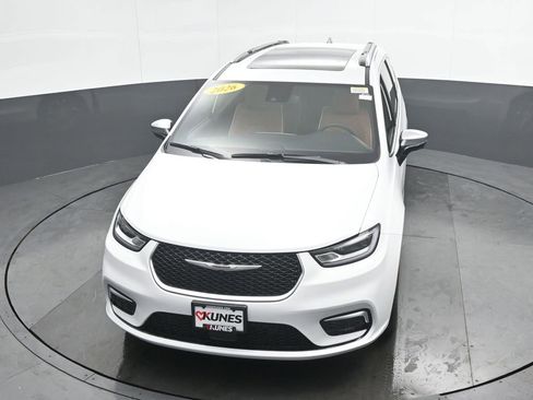 New 2026 Chrysler Pacifica Pinnacle w/ Trailer Tow Group AWD/4WD image 35