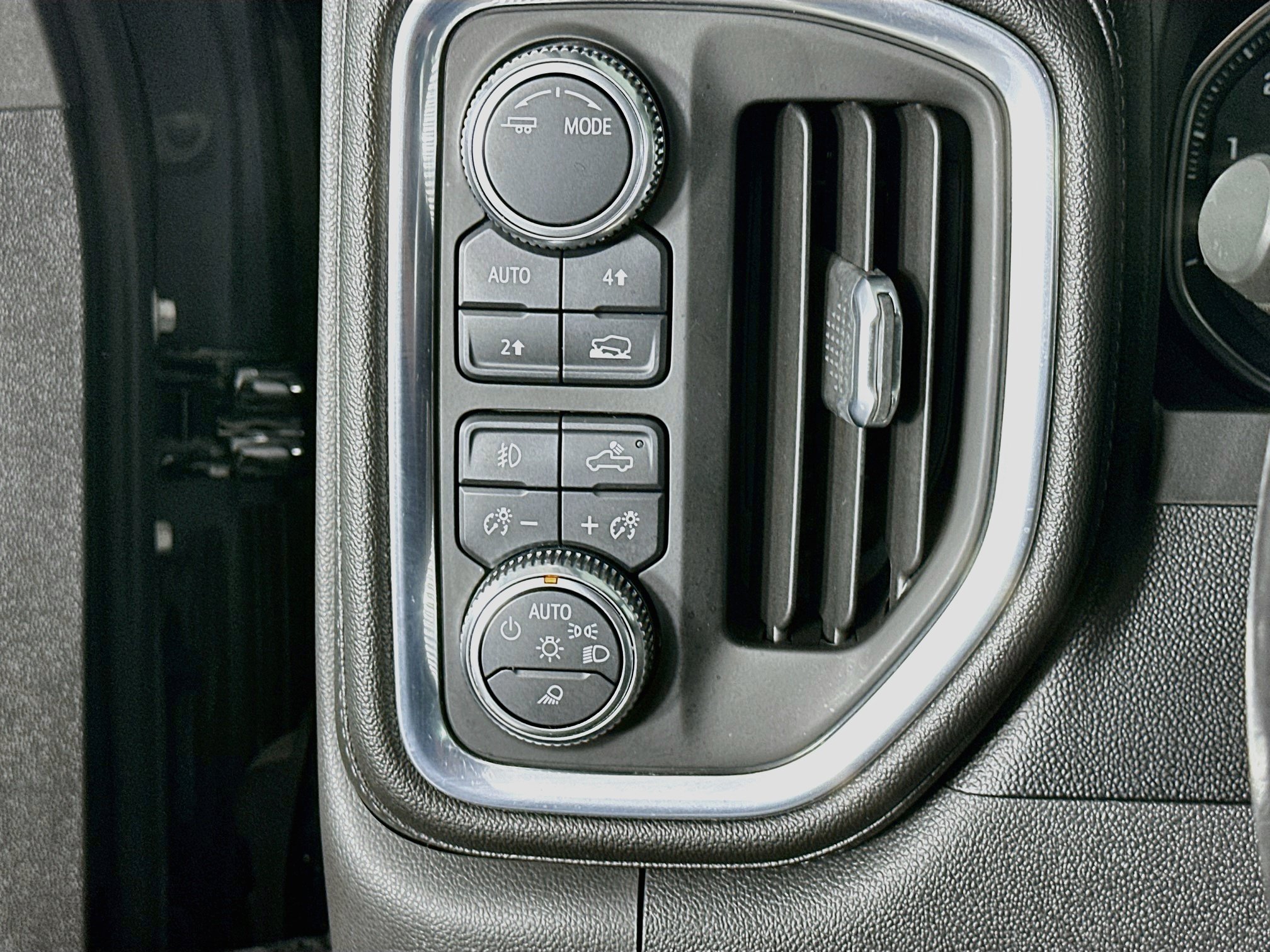 Used 2021 GMC Sierra 1500 SLT AWD/4WD image 17