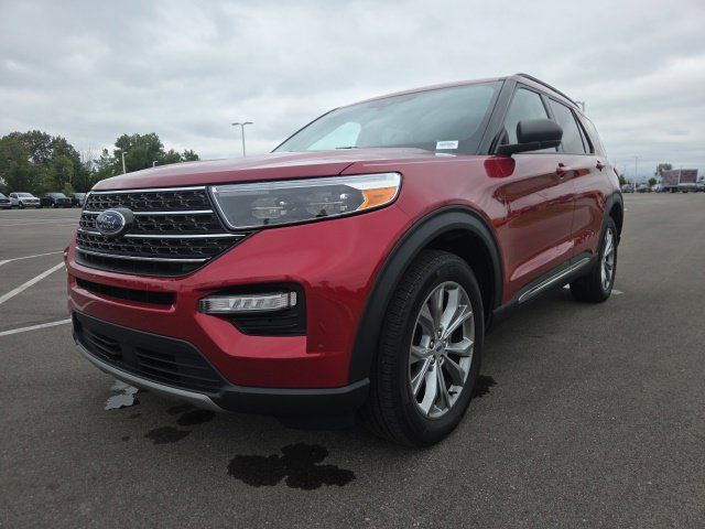 Used 2023 Ford Explorer XLT w/ Equipment Group 202A AWD/4WD image 2