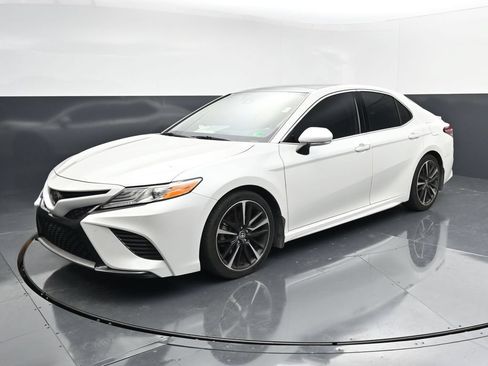 Used 2020 Toyota Camry XSE w/ Cold Weather Package AWD/4WD image 4