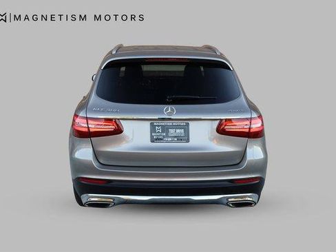 Used 2019 Mercedes-Benz GLC 300 4MATIC image 5
