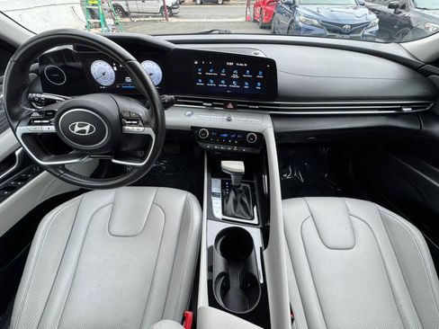 Used 2025 Hyundai Elantra Limited image 13