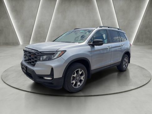 Used 2023 Honda Passport TrailSport image 3