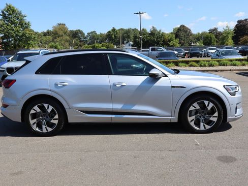Used 2021 Audi e-tron Premium w/ Convenience Plus Package image 4