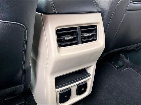 Used 2019 Ford Edge Titanium image 33