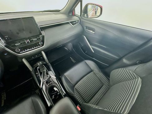 Used 2024 Toyota Corolla Cross AWD Hybrid w/ Convenience Package image 11