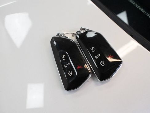 Used 2024 Volkswagen GTI SE FWD image 25