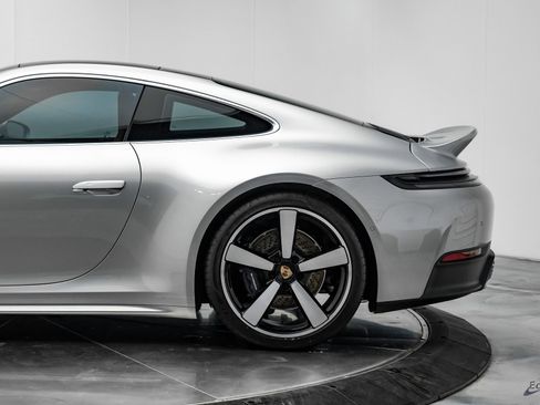 Used 2025 Porsche 911 Carrera image 9