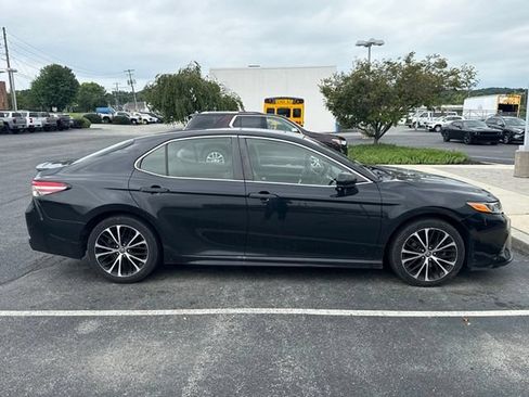 Used 2018 Toyota Camry SE w/ Moonroof Package FWD image 7