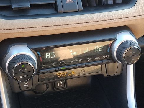 Used 2019 Toyota RAV4 LE image 15