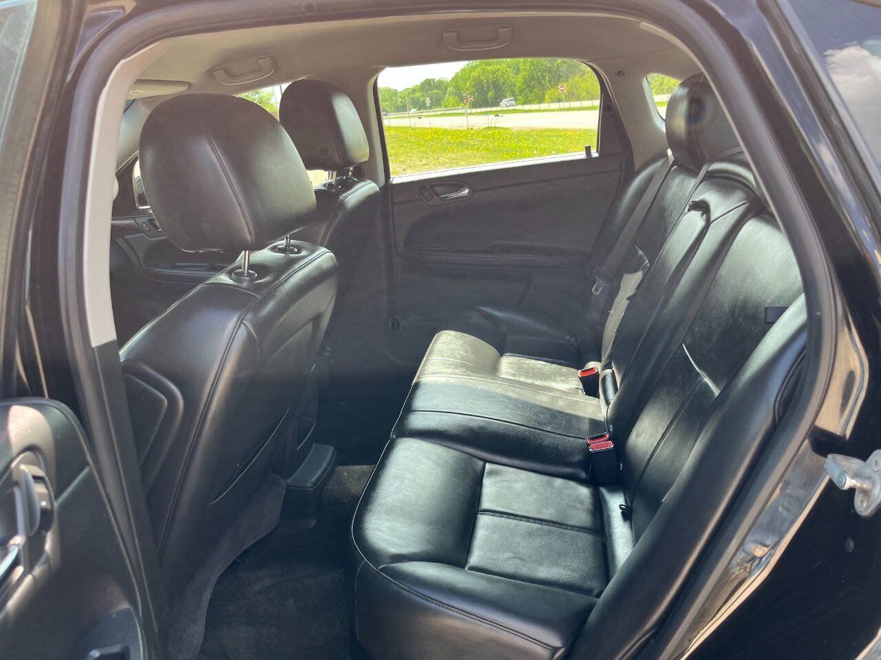Used 2012 Chevrolet Impala LTZ FWD image 9