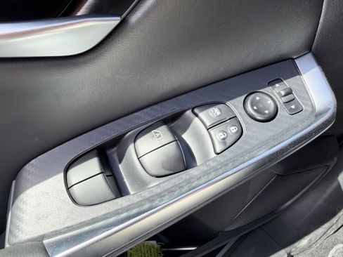 New 2025 Nissan Sentra SR image 18