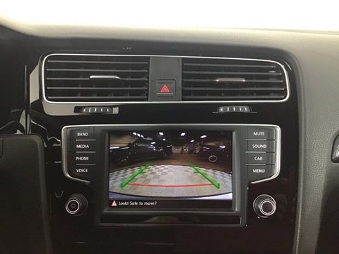 Used 2016 Volkswagen Golf Base image 18