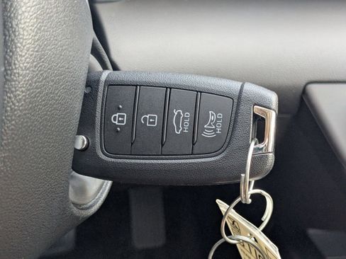 New 2025 Hyundai Elantra SE FWD image 27
