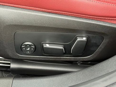 Used 2025 BMW 330i Sedan w/ M Sport Package image 20