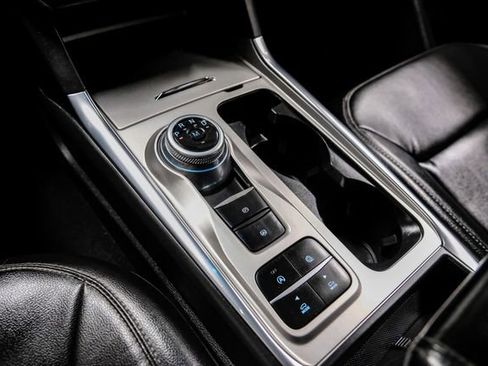 Used 2020 Ford Explorer XLT w/ Equipment Group 202A image 20