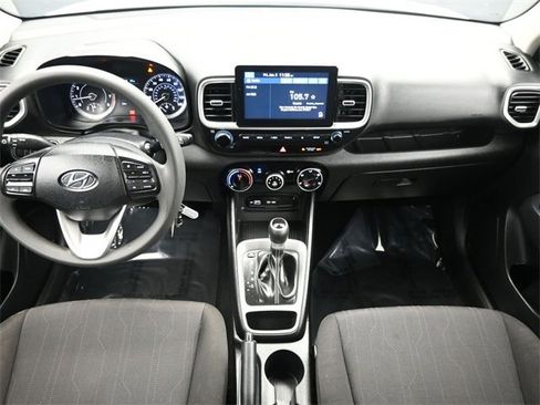 Used 2022 Hyundai Venue SE image 16