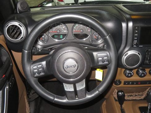 Used 2013 Jeep Wrangler Unlimited Sahara w/ Connectivity Group AWD/4WD image 36