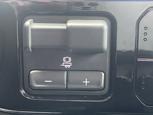 Used 2023 GMC Sierra 1500 SLE AWD/4WD image 11