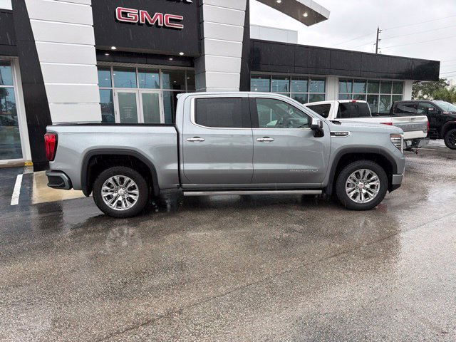 Used 2023 GMC Sierra 1500 Denali w/ Technology Package AWD/4WD image 9
