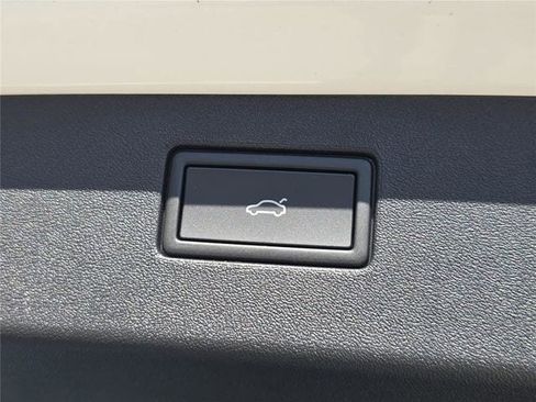 New 2026 Volkswagen Tiguan SE R-Line FWD image 29