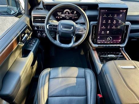 Used 2025 GMC Yukon XL Denali image 16