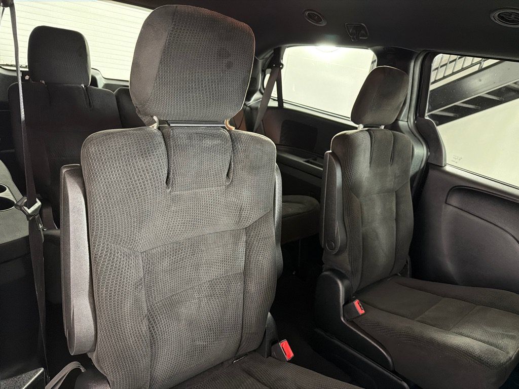 Used 2017 Dodge Grand Caravan SE FWD image 21